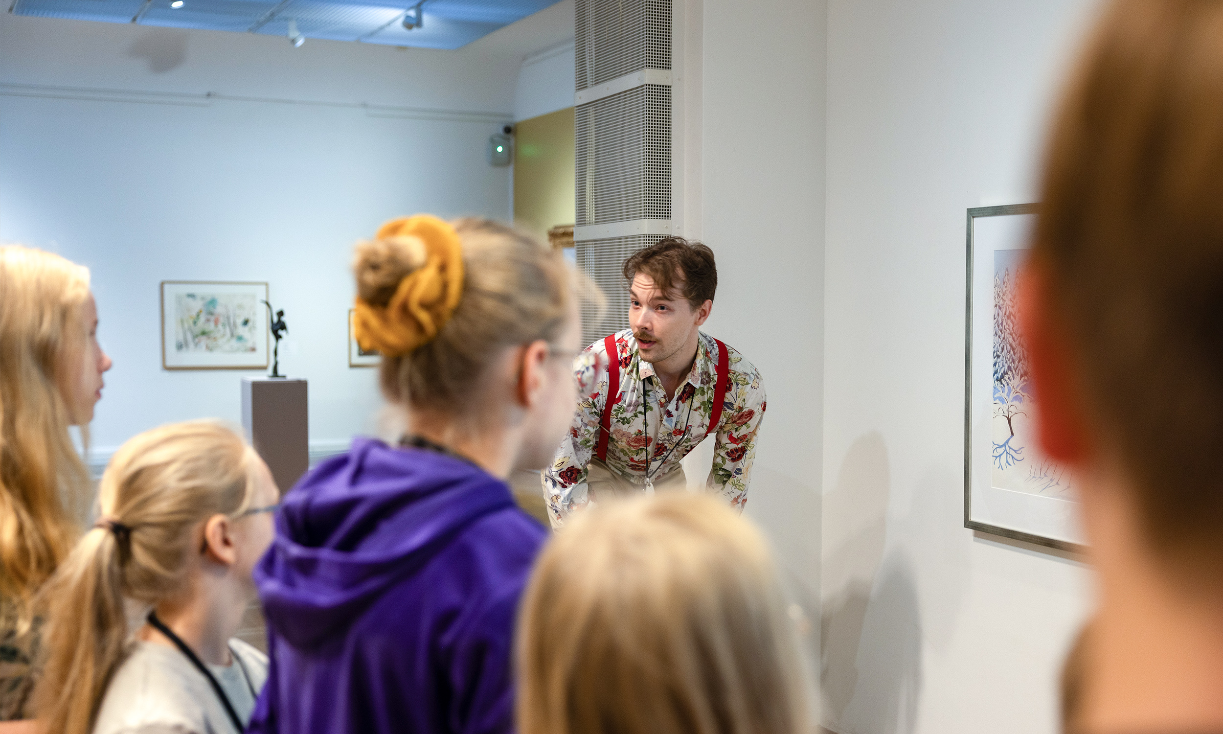 Guided exhibition tours - Oulu art museum