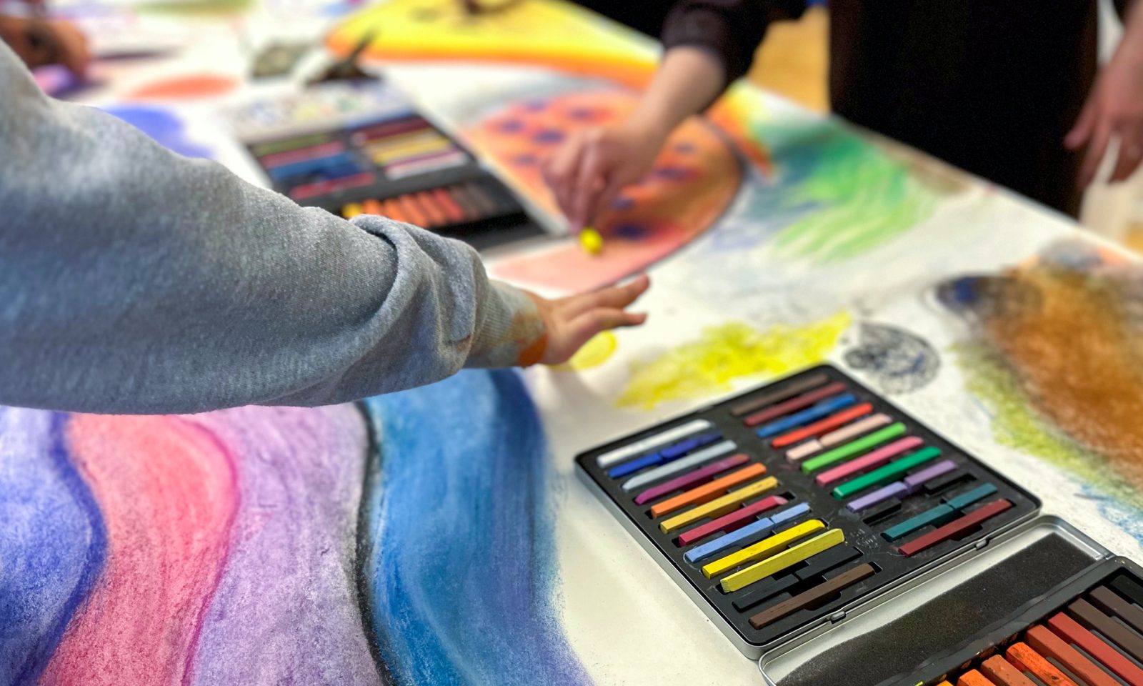 Art workshop: Dancing Colours - Oulu art museum